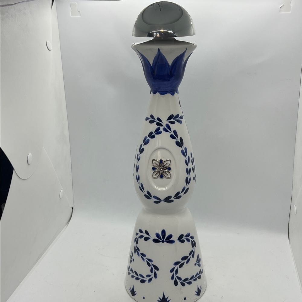 Clase Azul Hand Painted Talavera Mexican Pottery 750ml Empty Tequila Bottle